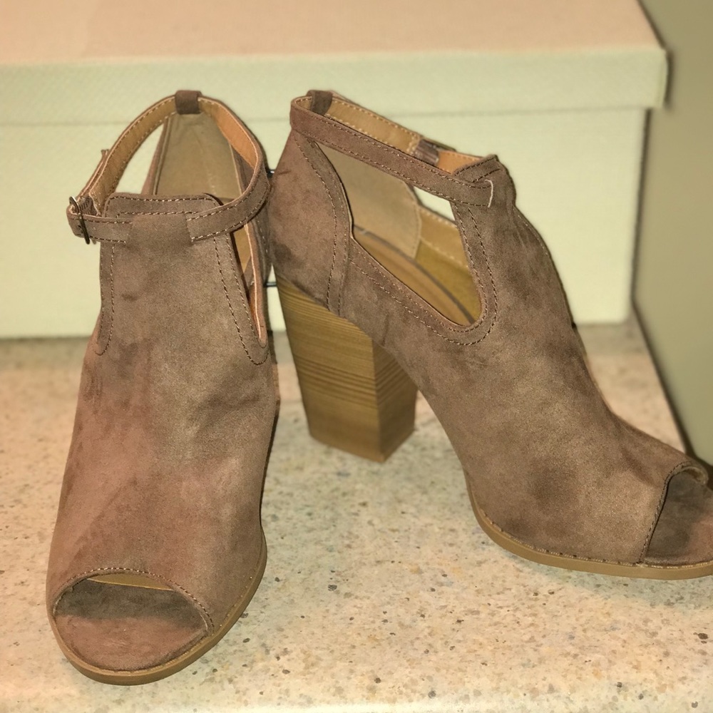 Open toed heeled booties